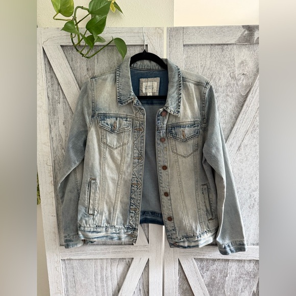 Market & Spruce Jackets & Blazers - Super Flattering Market & Spruce Slight Stretch Denim Jacket